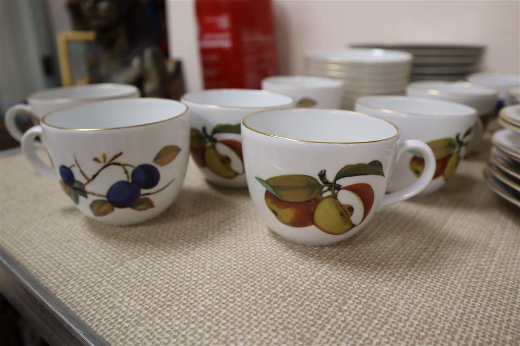 A quantity of Royal Worcester Evesham dinner and tea wares and pie dish